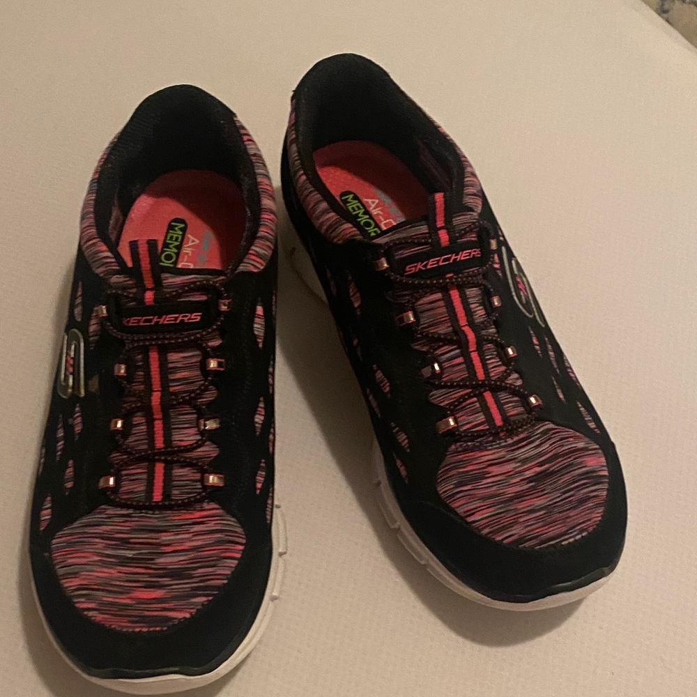 Skechers Women's Black and Pink Sneakers